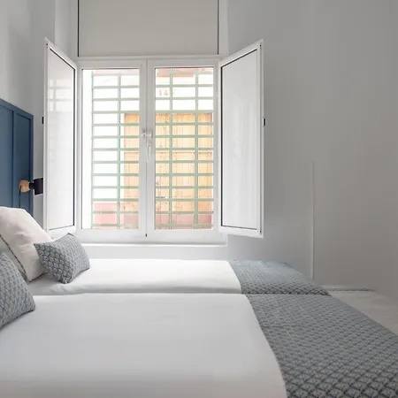 Arenal Carreteria Deluxe Suites Seville Exterior photo